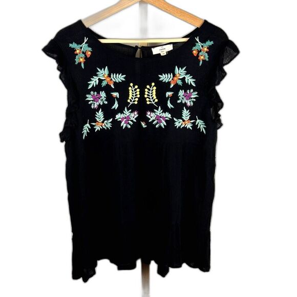 entro Tops - Anthropologie Entro Black Floral Embroidered Top EUC Sz M / boho vibes / summer
